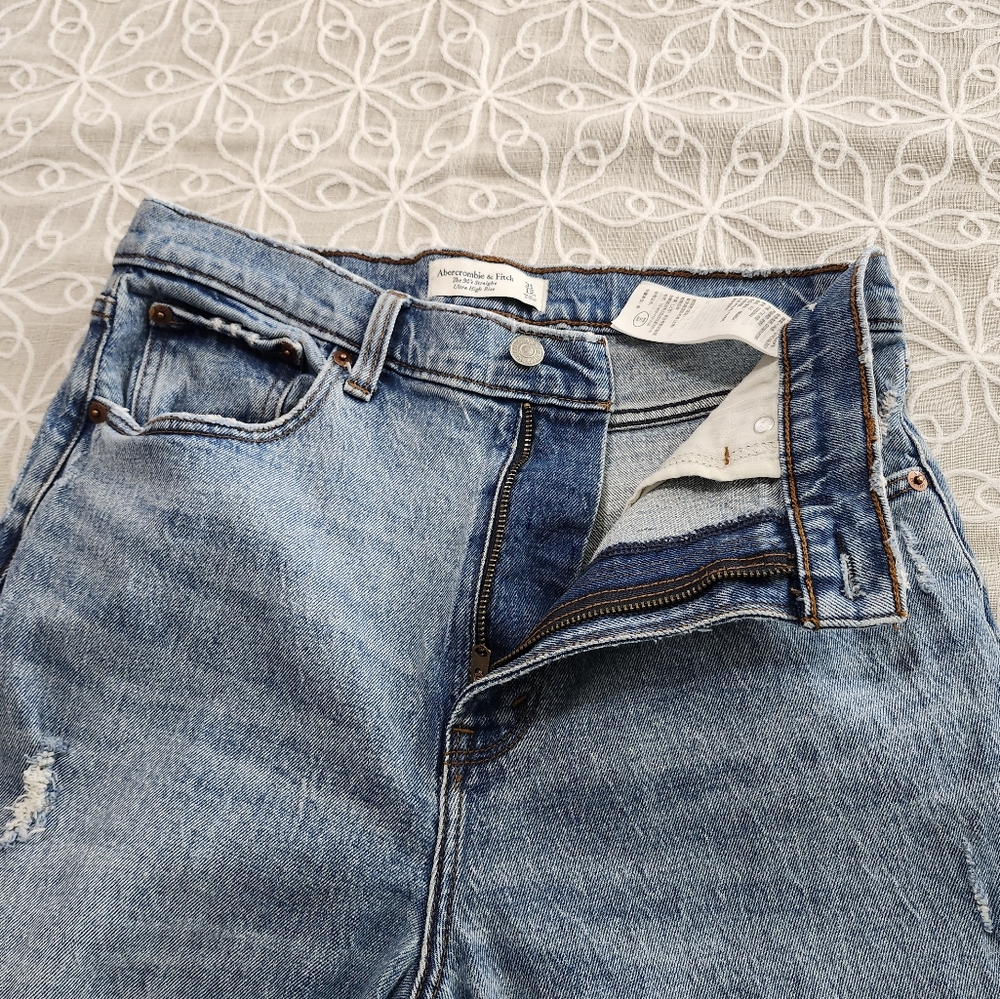 Abercrombie & Fitch 90's Straight  Ultra High Rise Jeans - Picture 9 of 15